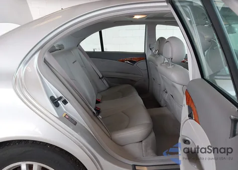 2004 Mercedes-Benz E 320 z USA, uszkodzony, nr VIN WDBUF65JX4A577203